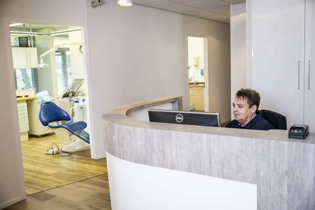 Ontvangstbalie bij Tandartspraktijk Wiebinga in Wiebinga.